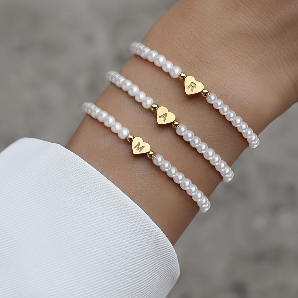 Pulsera chic con inicial A-Z y corazón