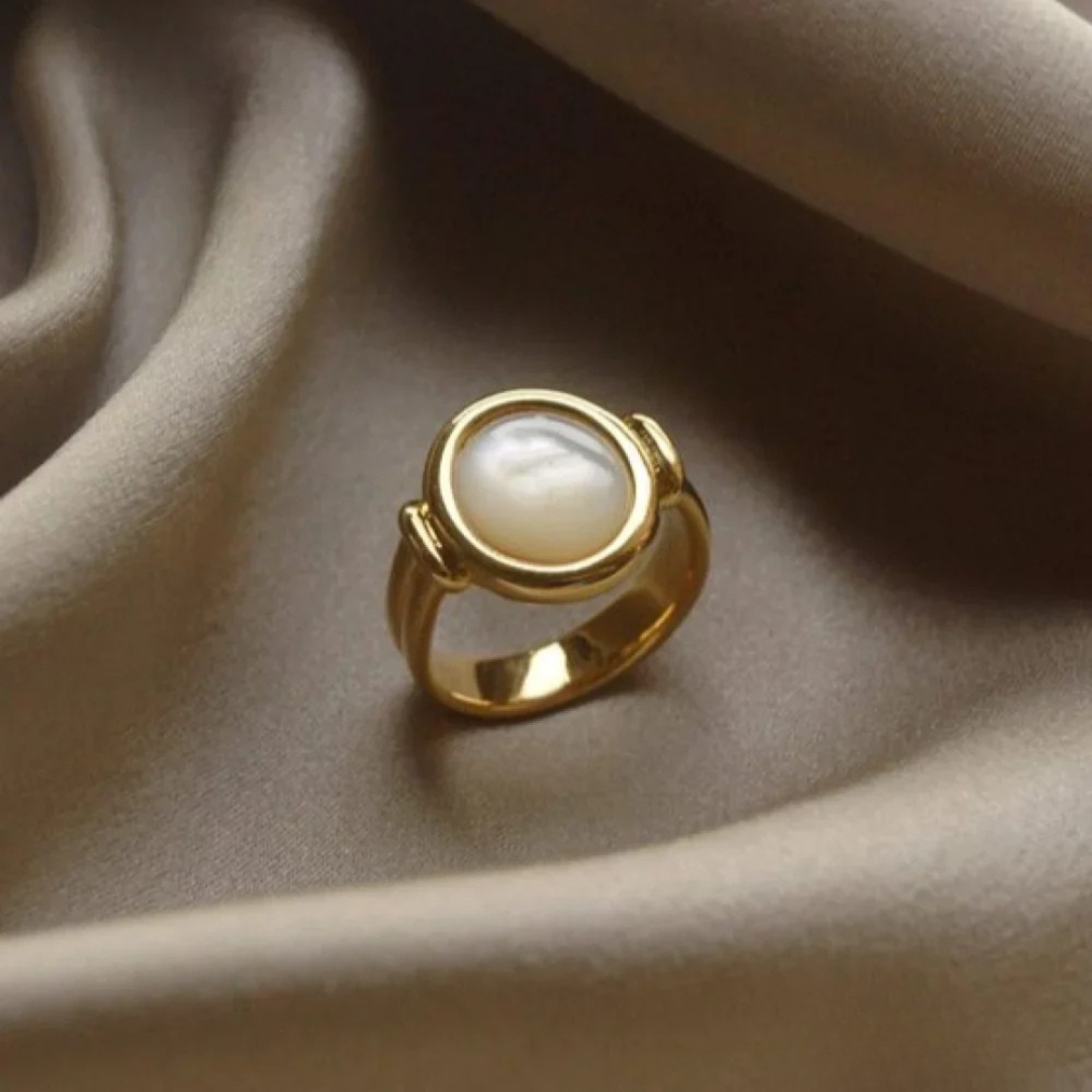 Anillo elegante con perla