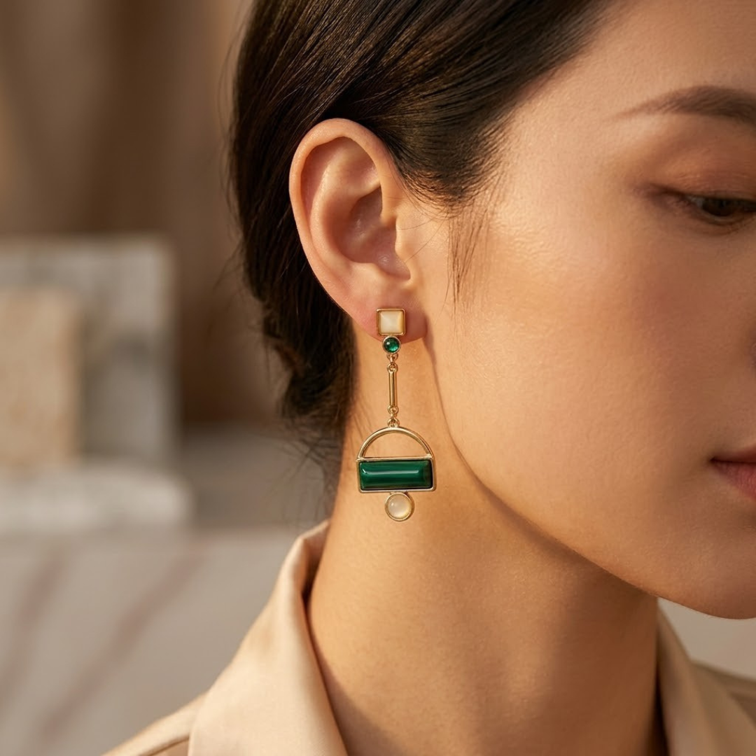 Boucles d'Oreilles Pendantes Géométriques Dorées Émeraude