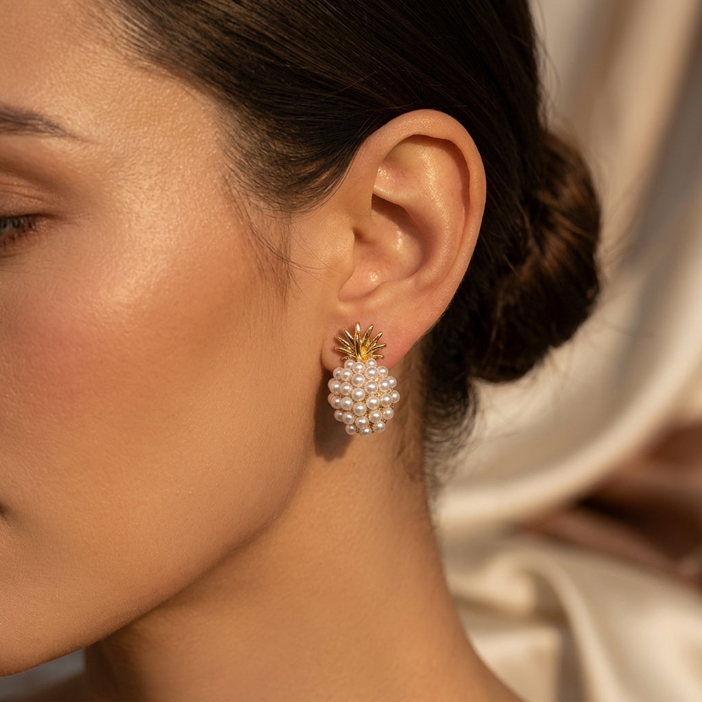 Boucles d'oreilles puces en grappe de perles dorées