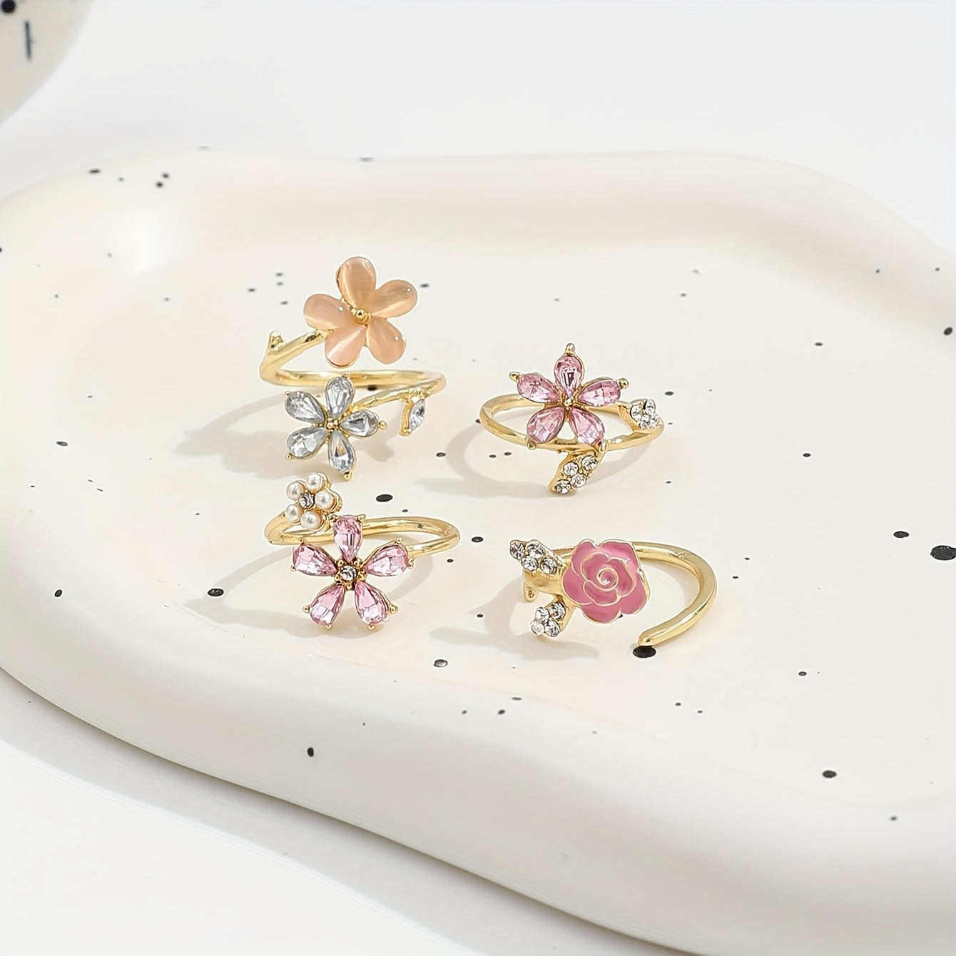 Conjunto de anillos de aleación con pedrería y perlas