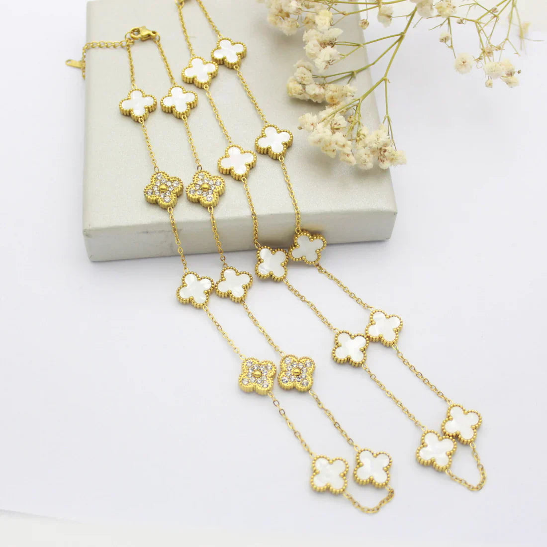 CLOVER | Collar Blanco 10 Motivos