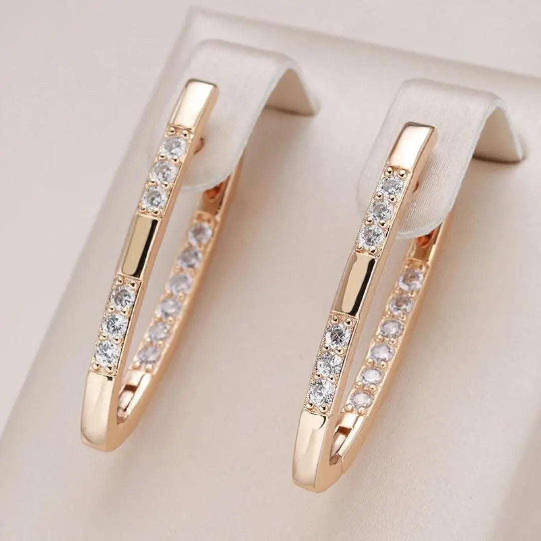 Aretes sofisticados con piedras de circonia
