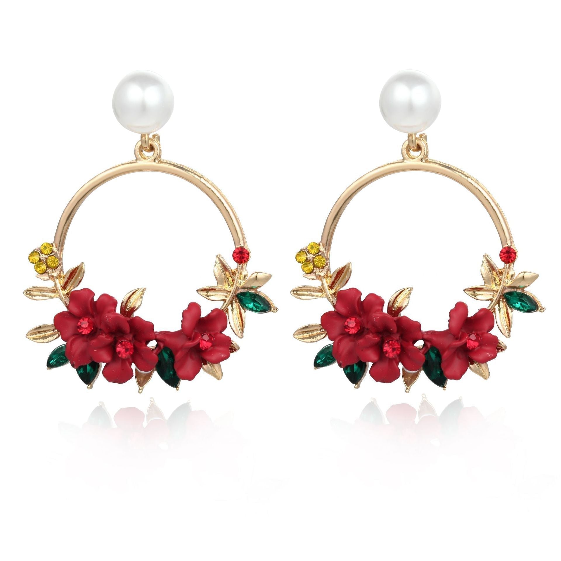 Aretes elegantes de flor dorados con perlas