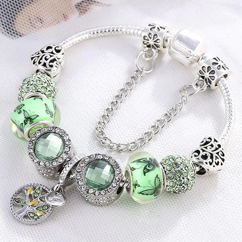 Pulsera elegante de plata con cristal verde.