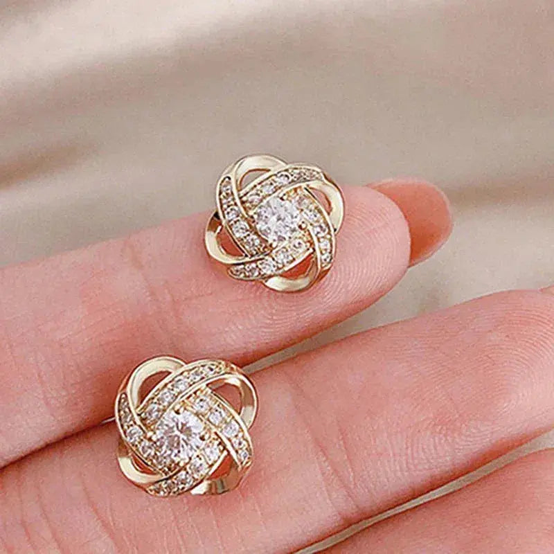 Boucles d’oreilles clous florales en spirale en or avec cristal