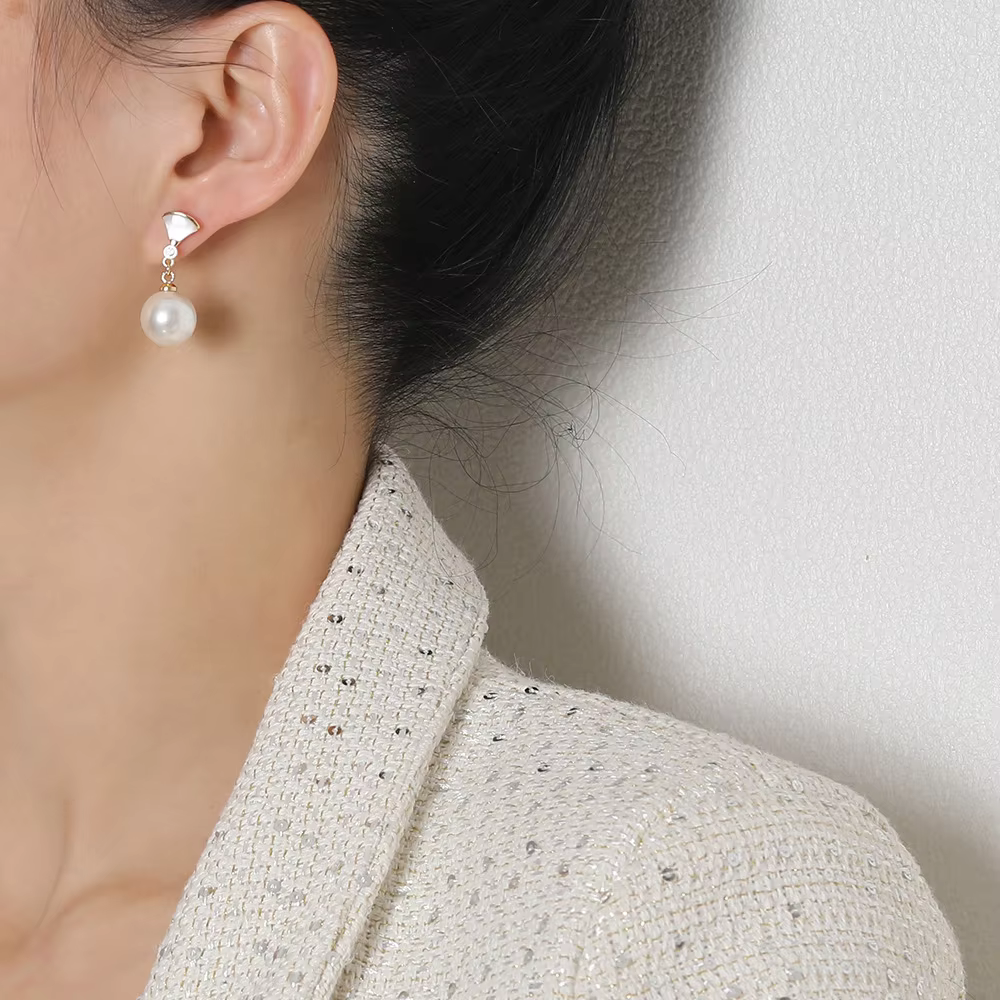 Aretes elegantes en plata con perlas