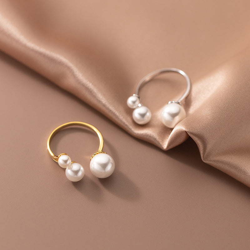 Bague élégante à trois perles