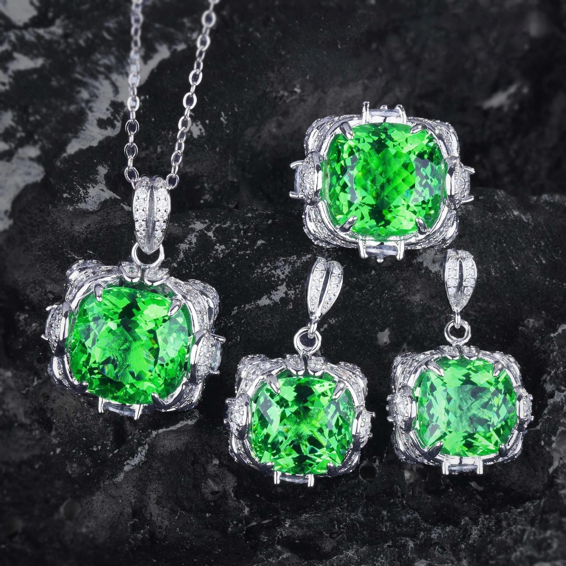 Velora Thandrelle Aquamarine Set | White Gold