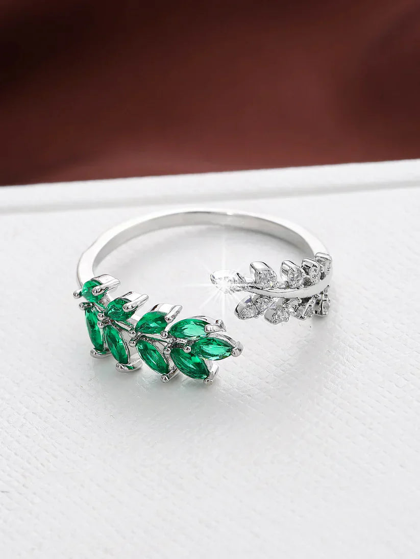 Anillo de hoja verde de inspiración antigua