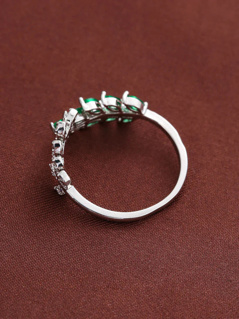 Anillo de hoja verde de inspiración antigua