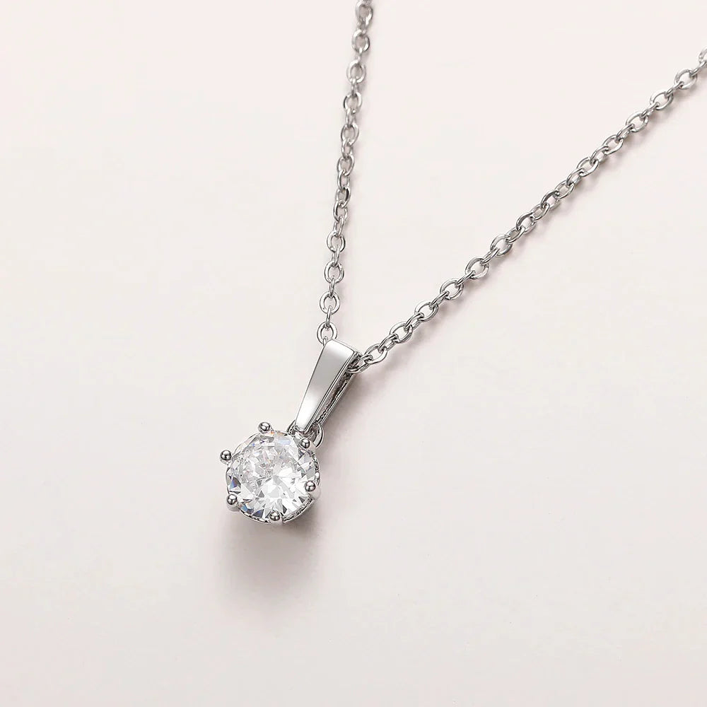 Collier classique avec pendentif en zircon