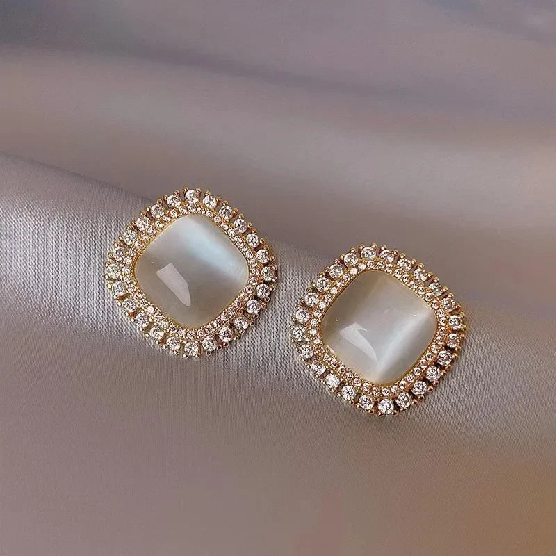 Aretes de botón cuadrados chic con ópalo y cristal CZ