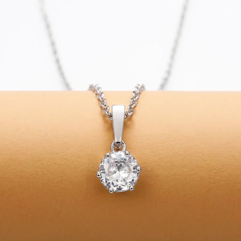 Collier classique avec pendentif en zircon