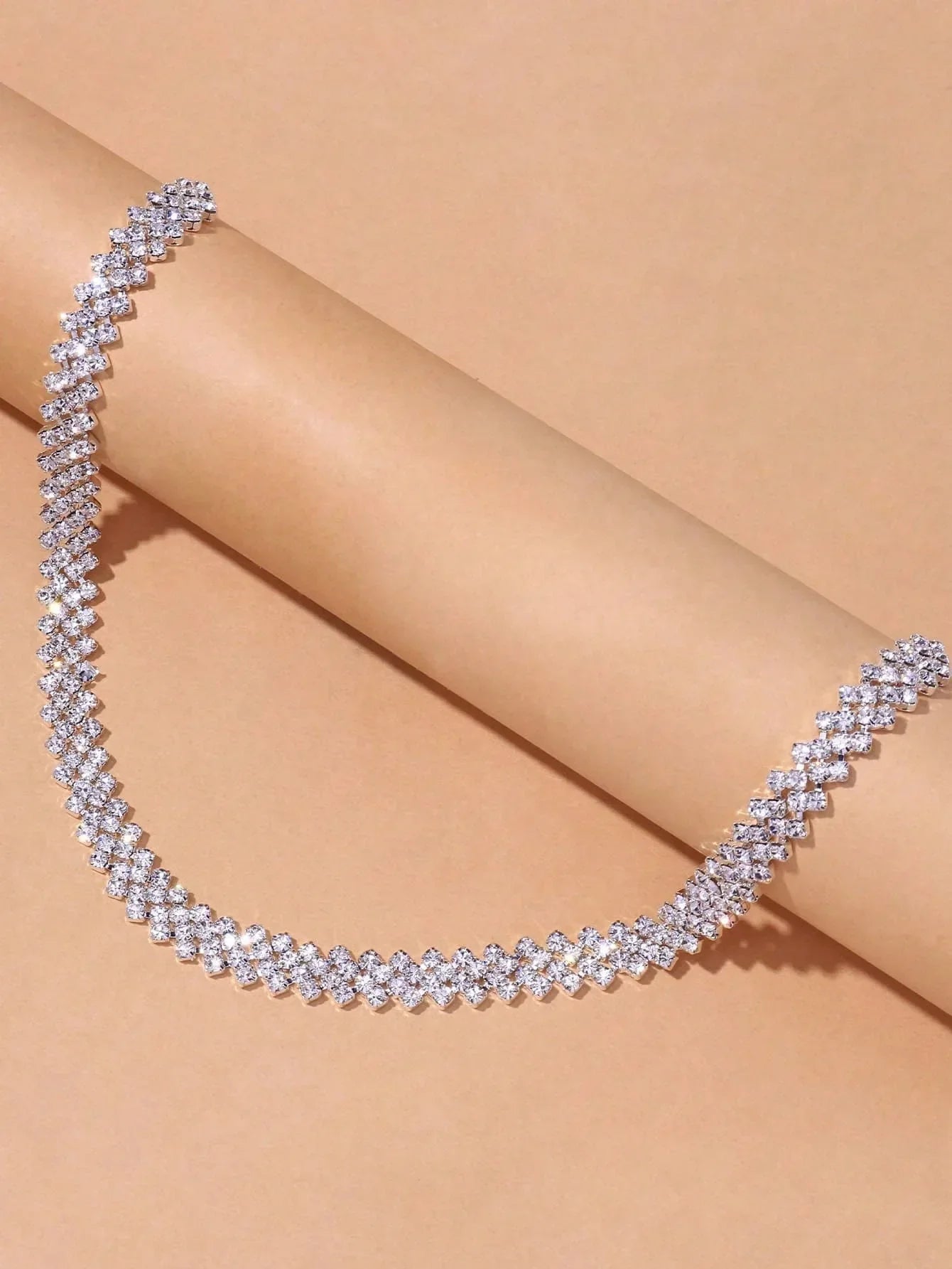 Collar gargantilla elegante con pedrería