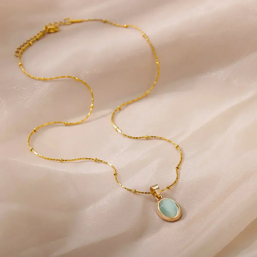 Collar elegante de acero inoxidable dorado con colgante de ópalo en forma de gota de agua