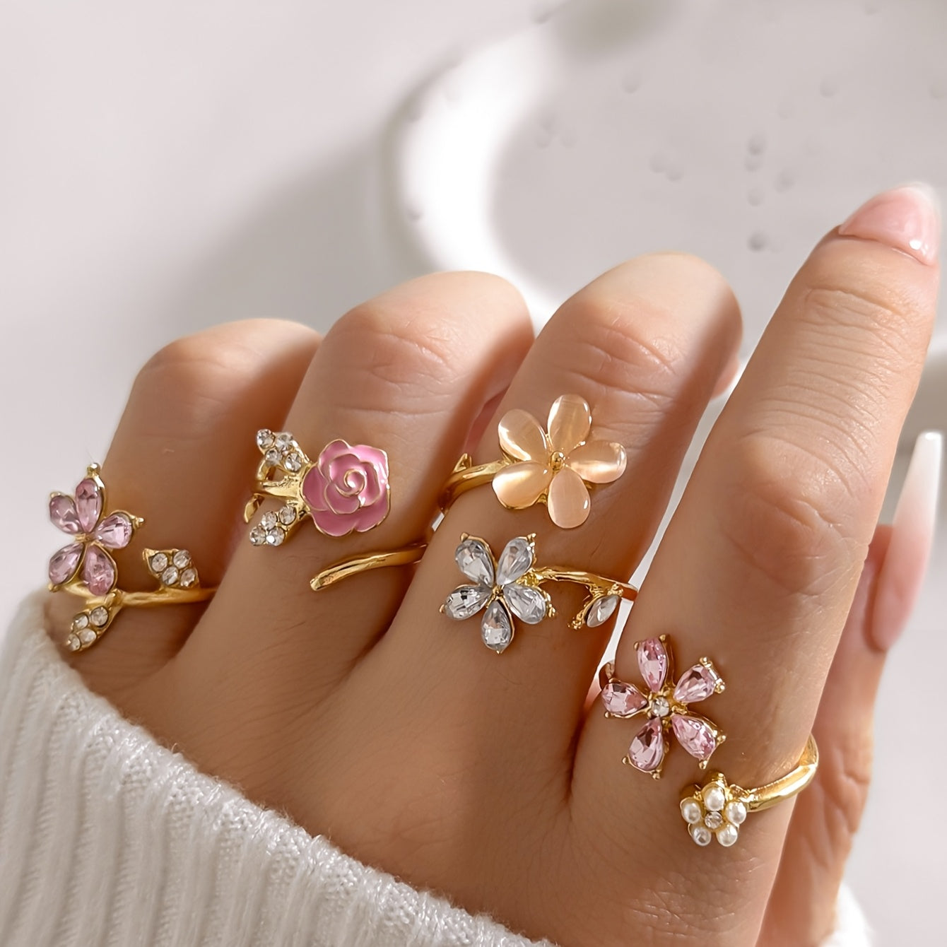 Conjunto de anillos de aleación con pedrería y perlas