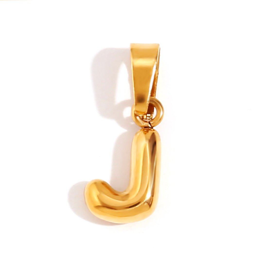 Collar chic con letra estilo burbuja