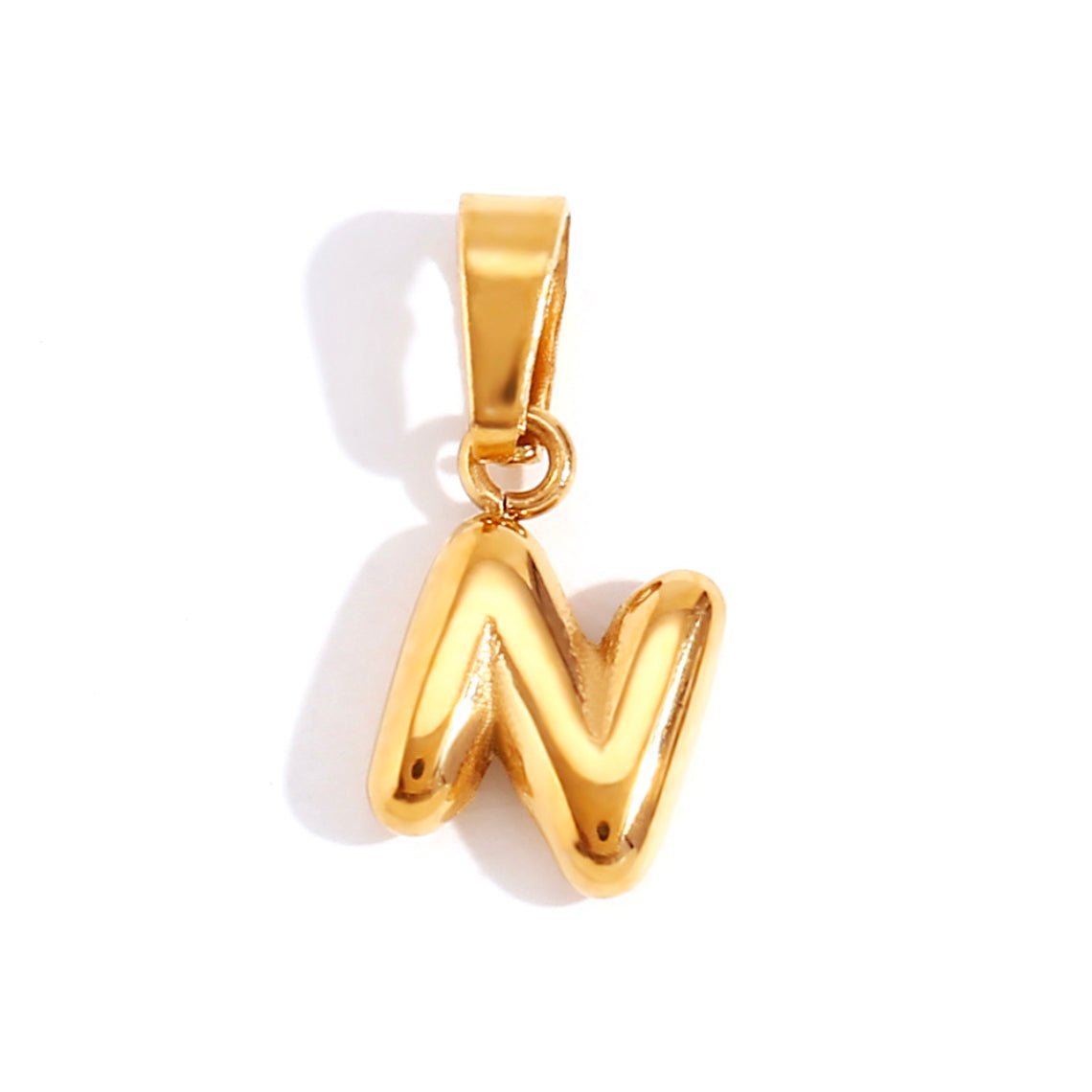 Collar chic con letra estilo burbuja