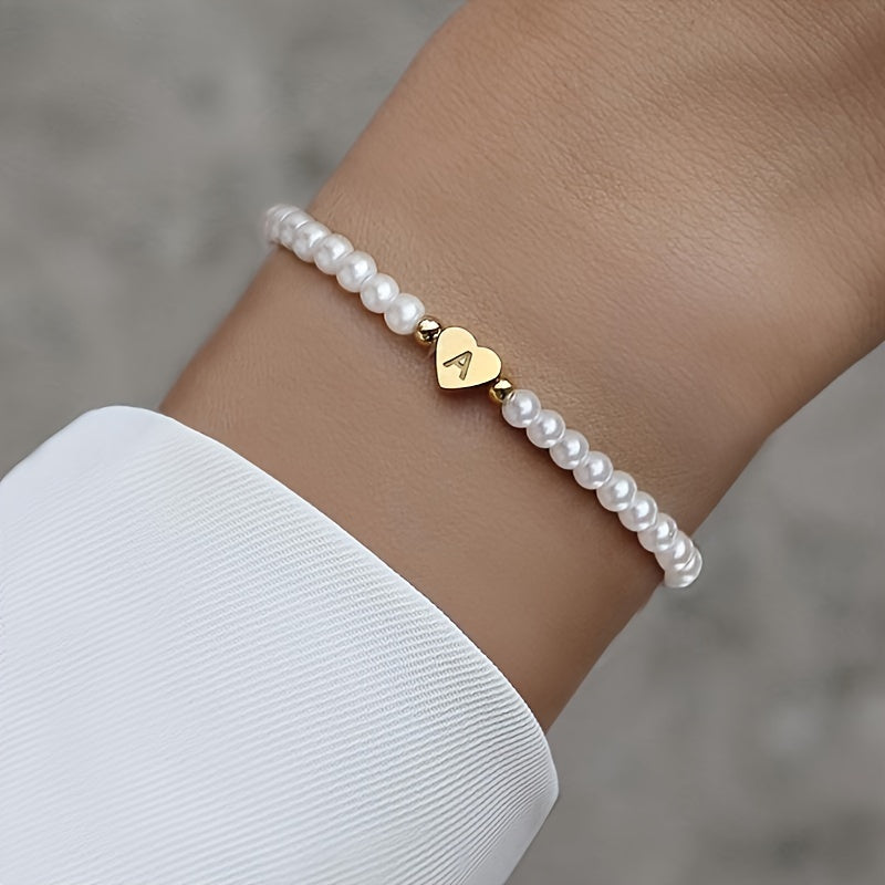 Pulsera chic con inicial A-Z y corazón