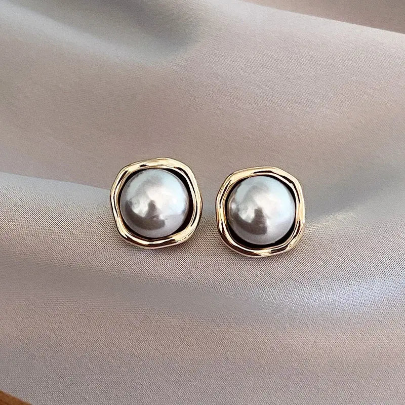 Aretes sofisticados con perlas negras