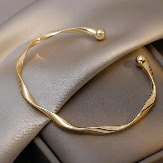Pulsera elegante dorada