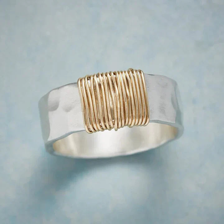Bague vintage intemporelle en or et en argent