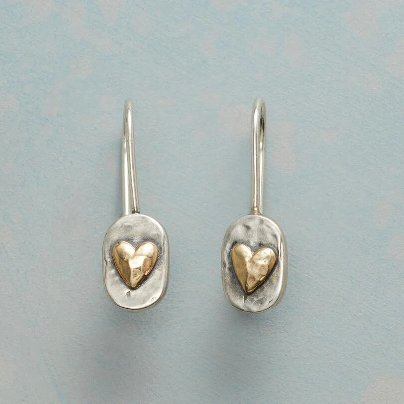 Pendientes en forma de corazón en plata y oro.