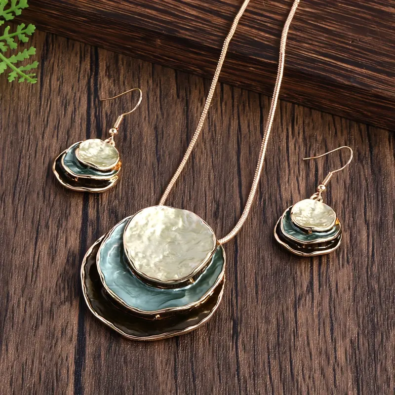 Conjunto vintage con piedras azules superpuestas