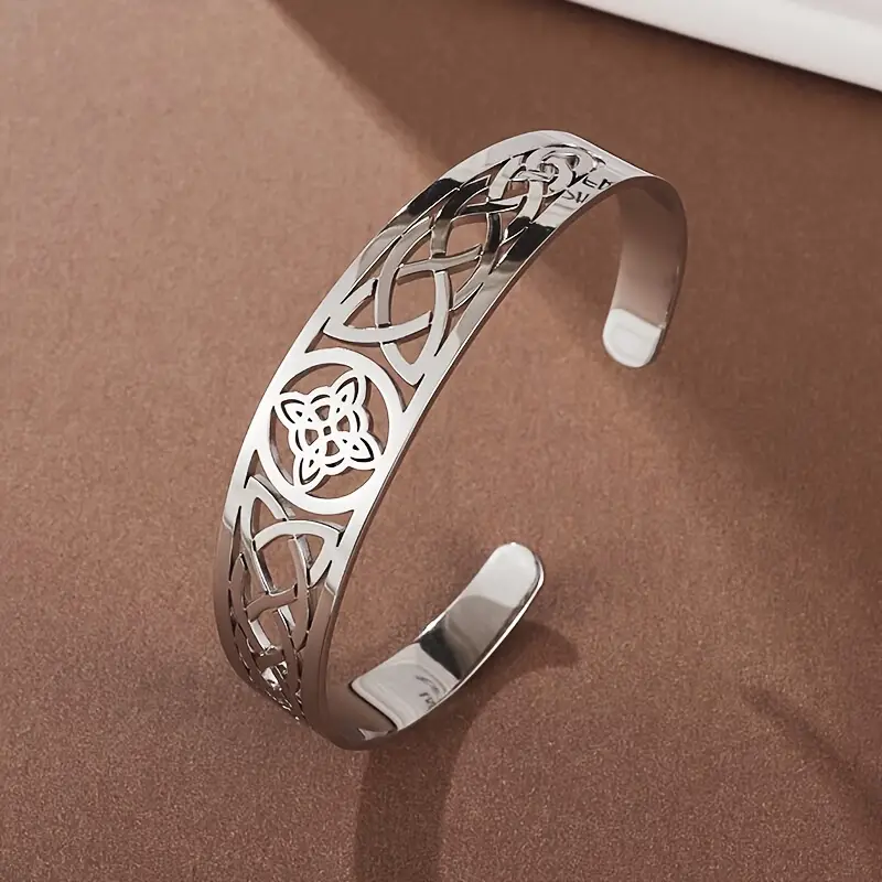 Pulsera abierta tipo brazalete plateada