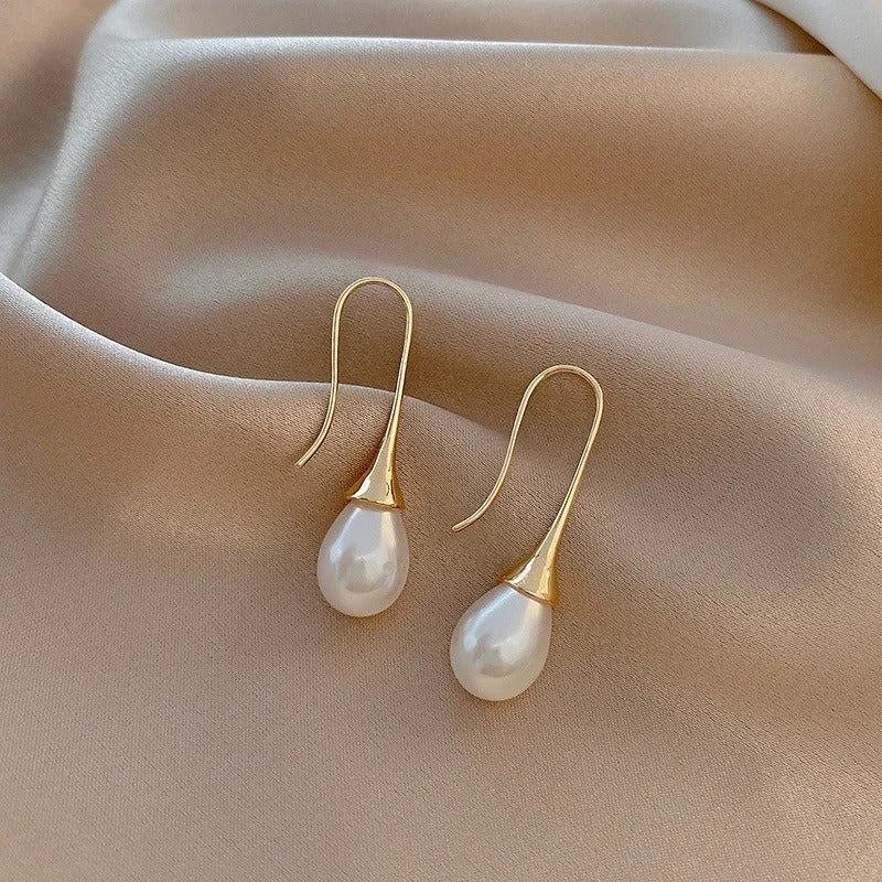 Aretes Helena clásicos con perlas