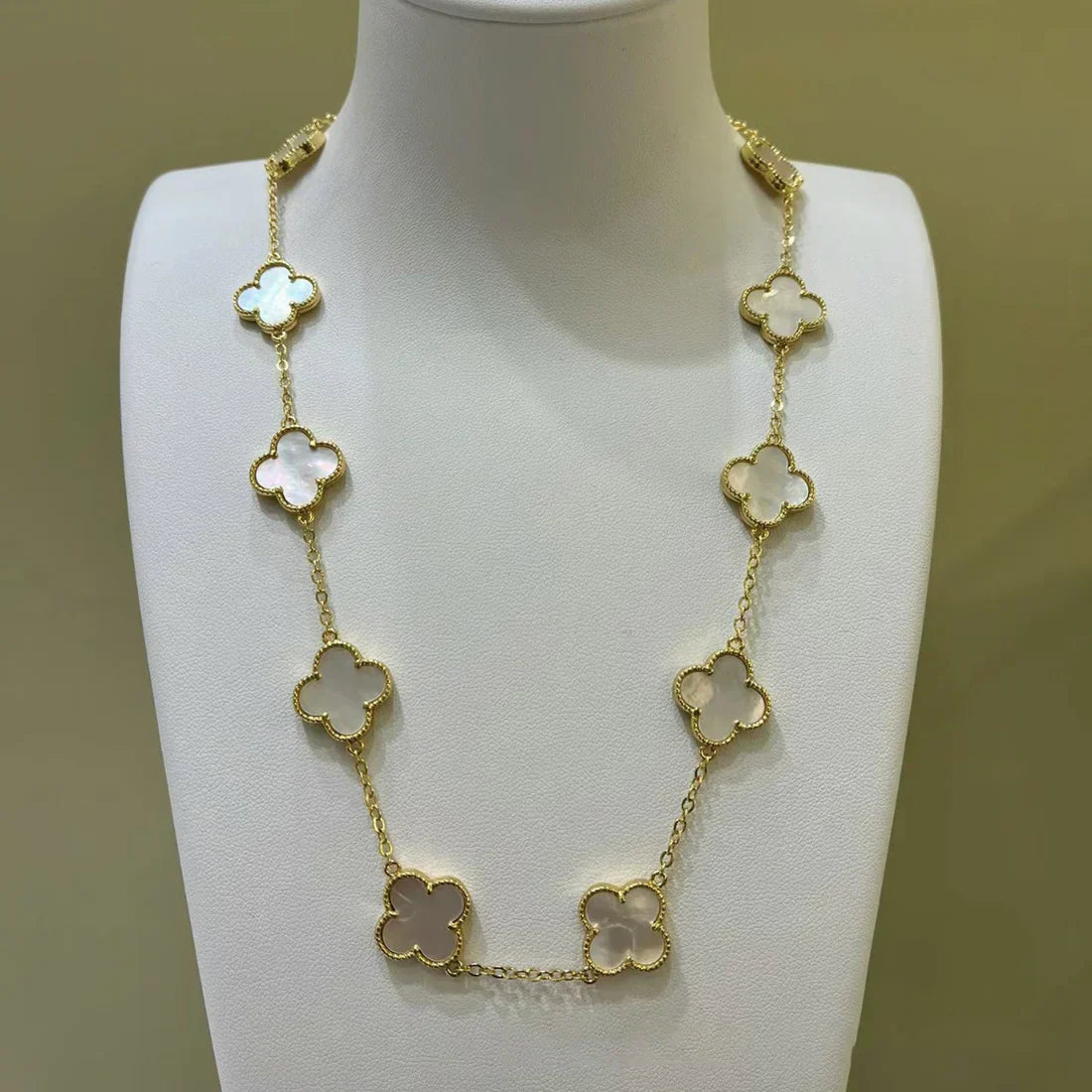 CLOVER | Collar Blanco 10 Motivos