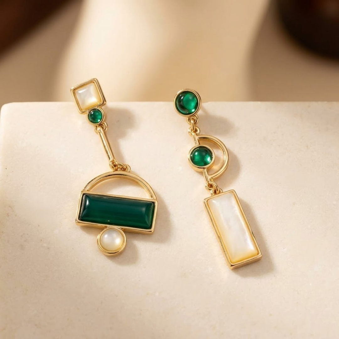 Boucles d'Oreilles Pendantes Géométriques Dorées Émeraude