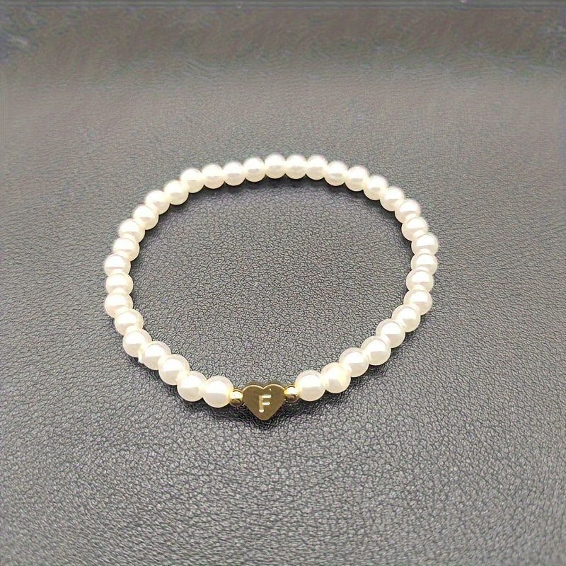 Pulsera chic con inicial A-Z y corazón
