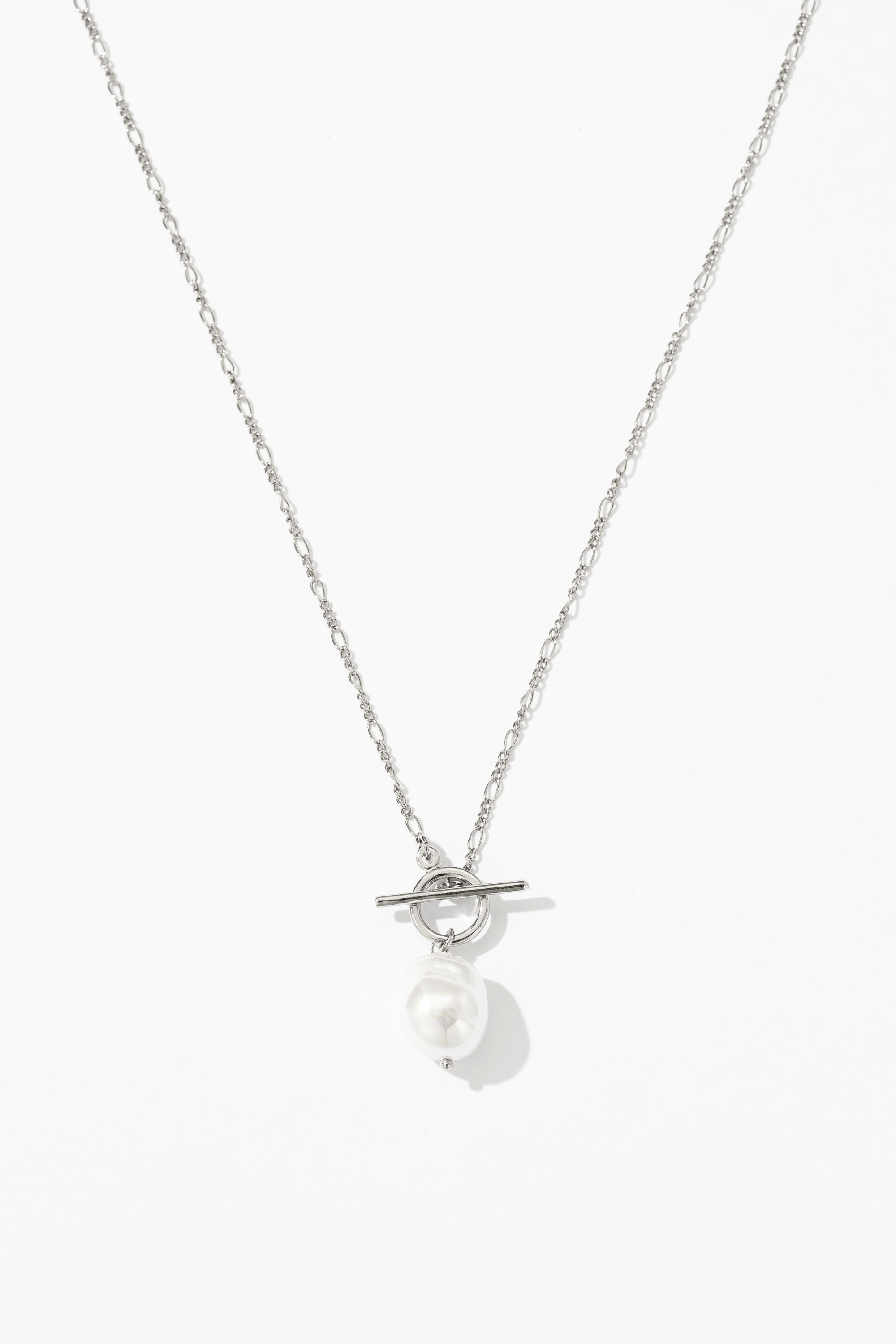 Collar elegante dorado con perlas