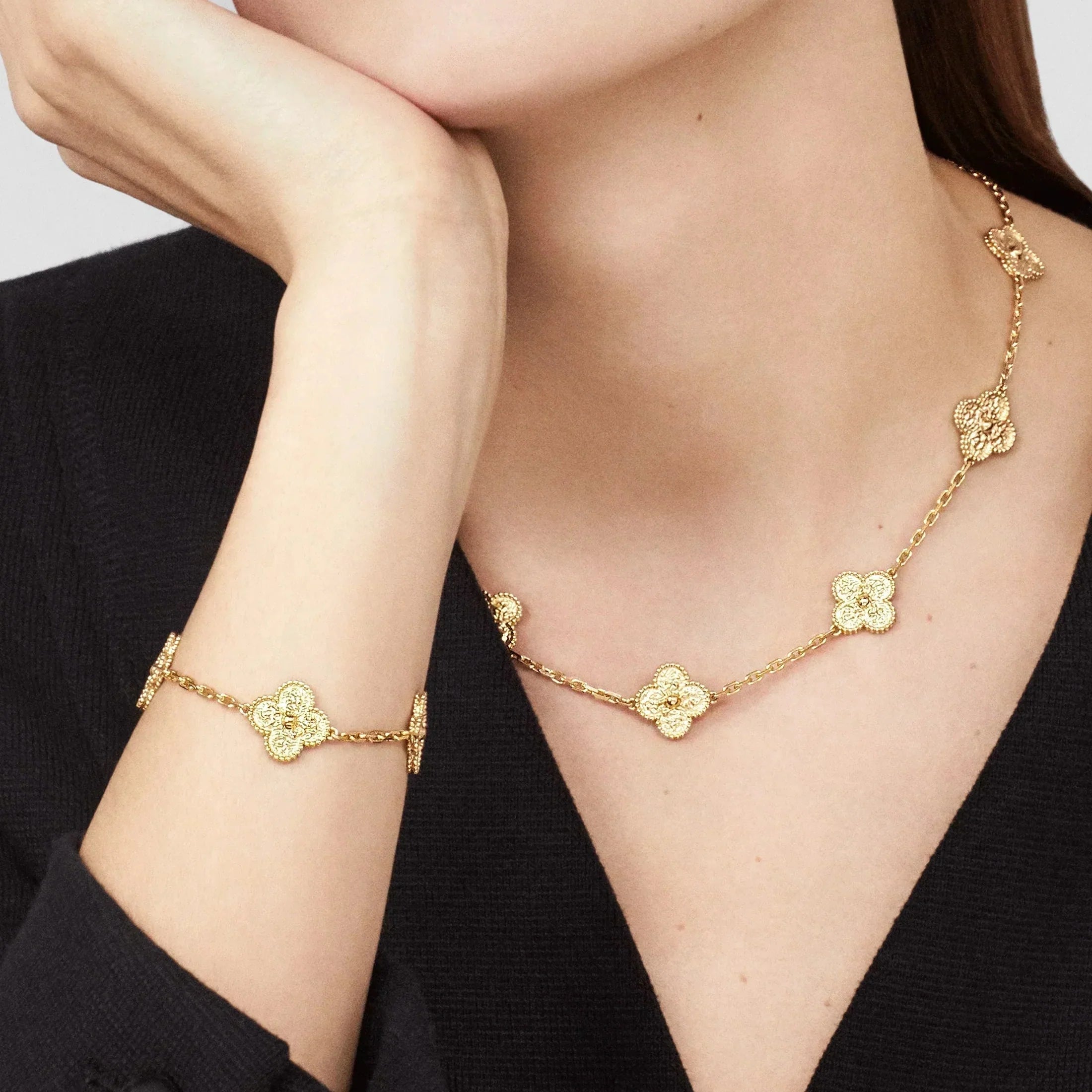 CLOVER | Collar Dorado 10 Motivos