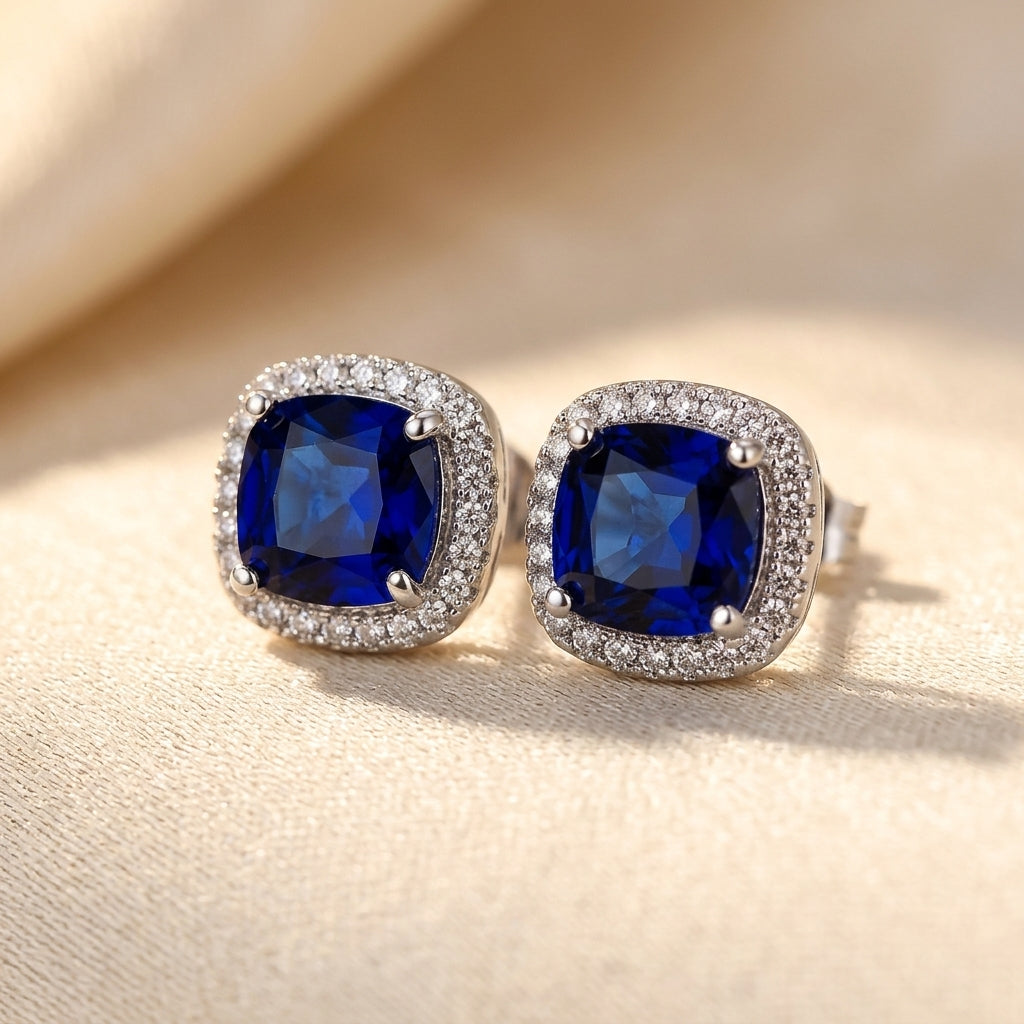 Boucles d'oreilles puces halo saphir en argent