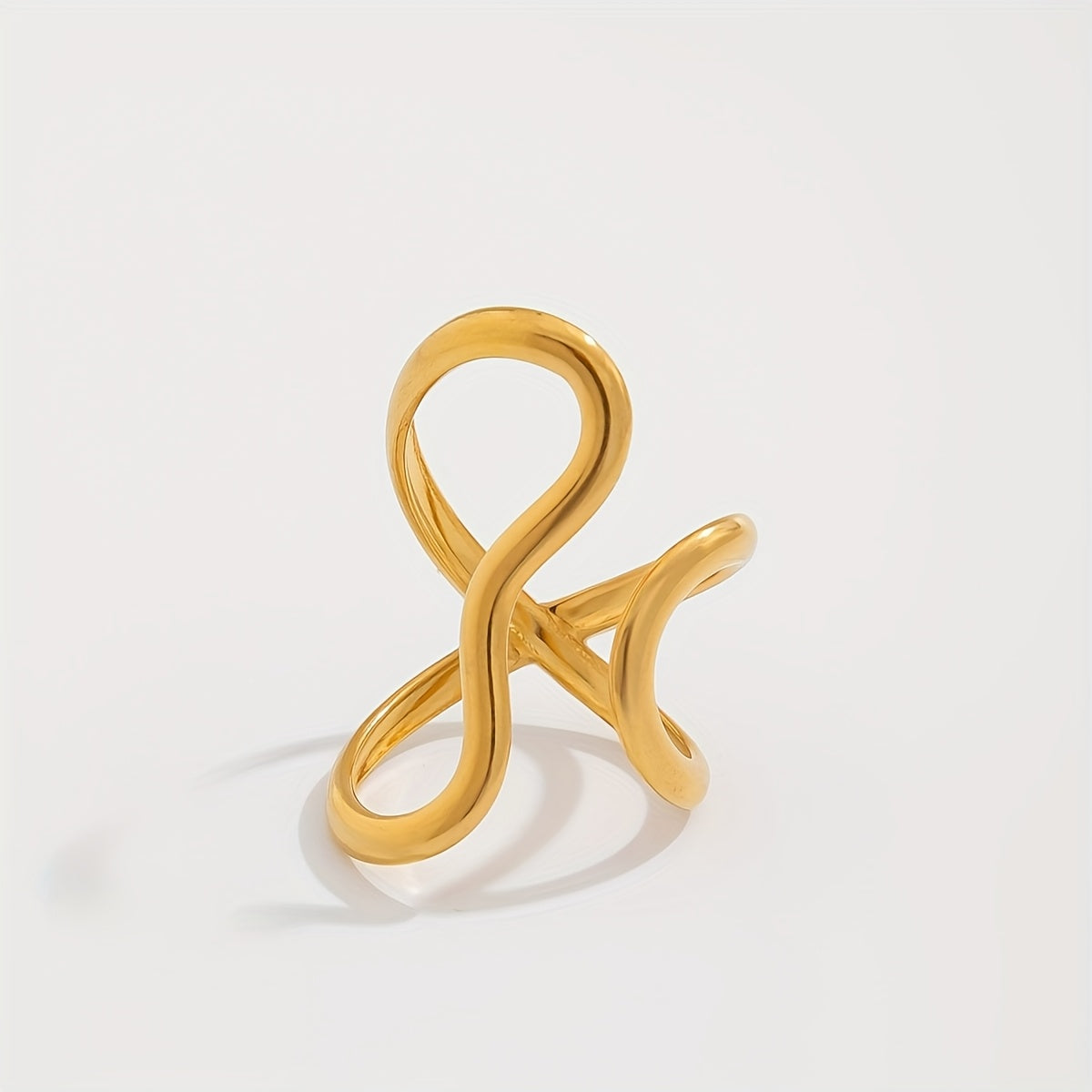 Anillo chic de onda asimétrica