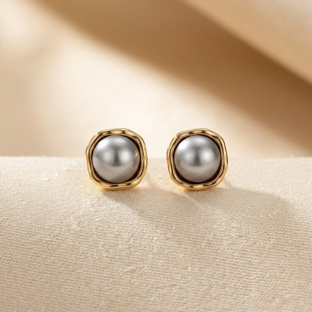 Boucles d'oreilles puces en perles dorées