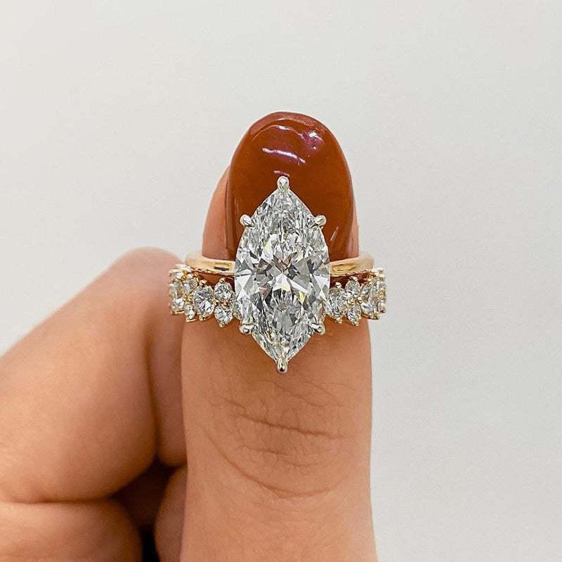 Ensemble de bagues de luxe dorées avec diamant taille marquise