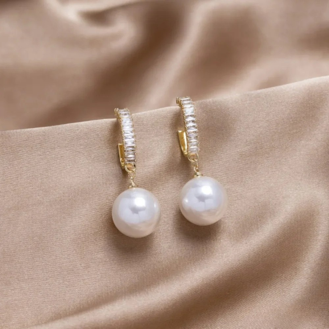 Aretes chic con perlas y zirconia