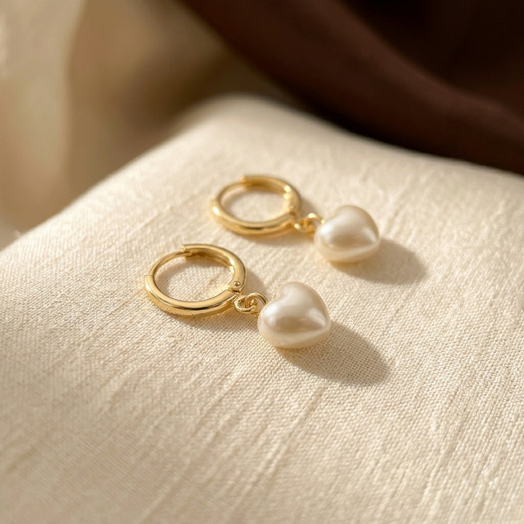 Boucles d'oreilles pendantes cœur en perle dorée
