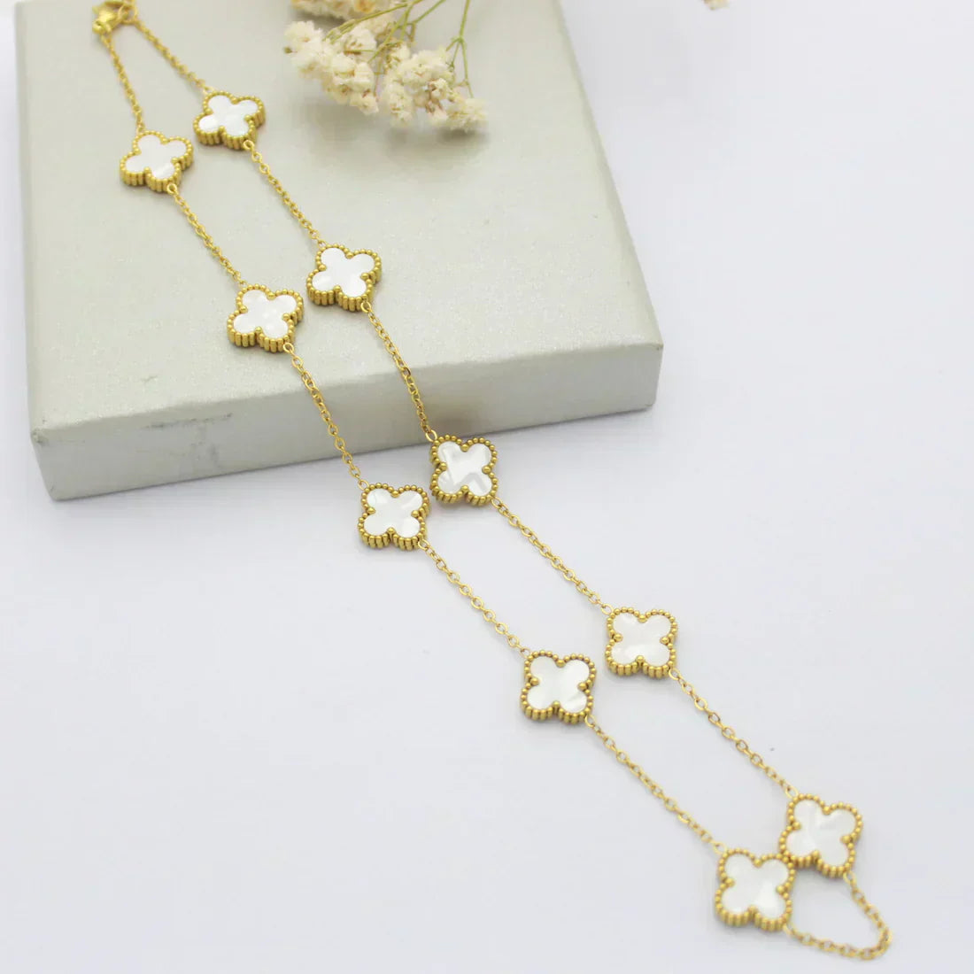 CLOVER | Collar Blanco 10 Motivos