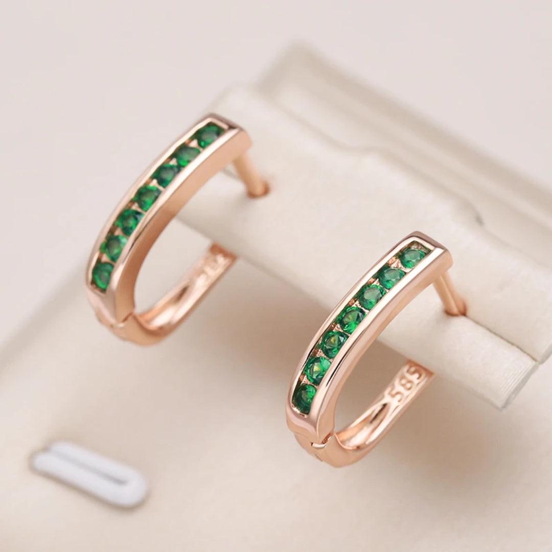 Boucles d’oreilles dorées avec émeraudes et diamants