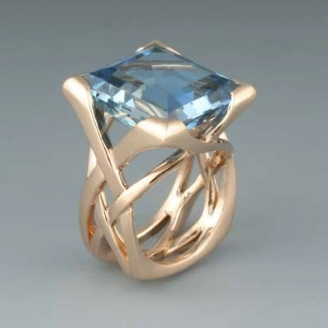 Anillo de oro rosa de inspiración antigua con zirconia azul