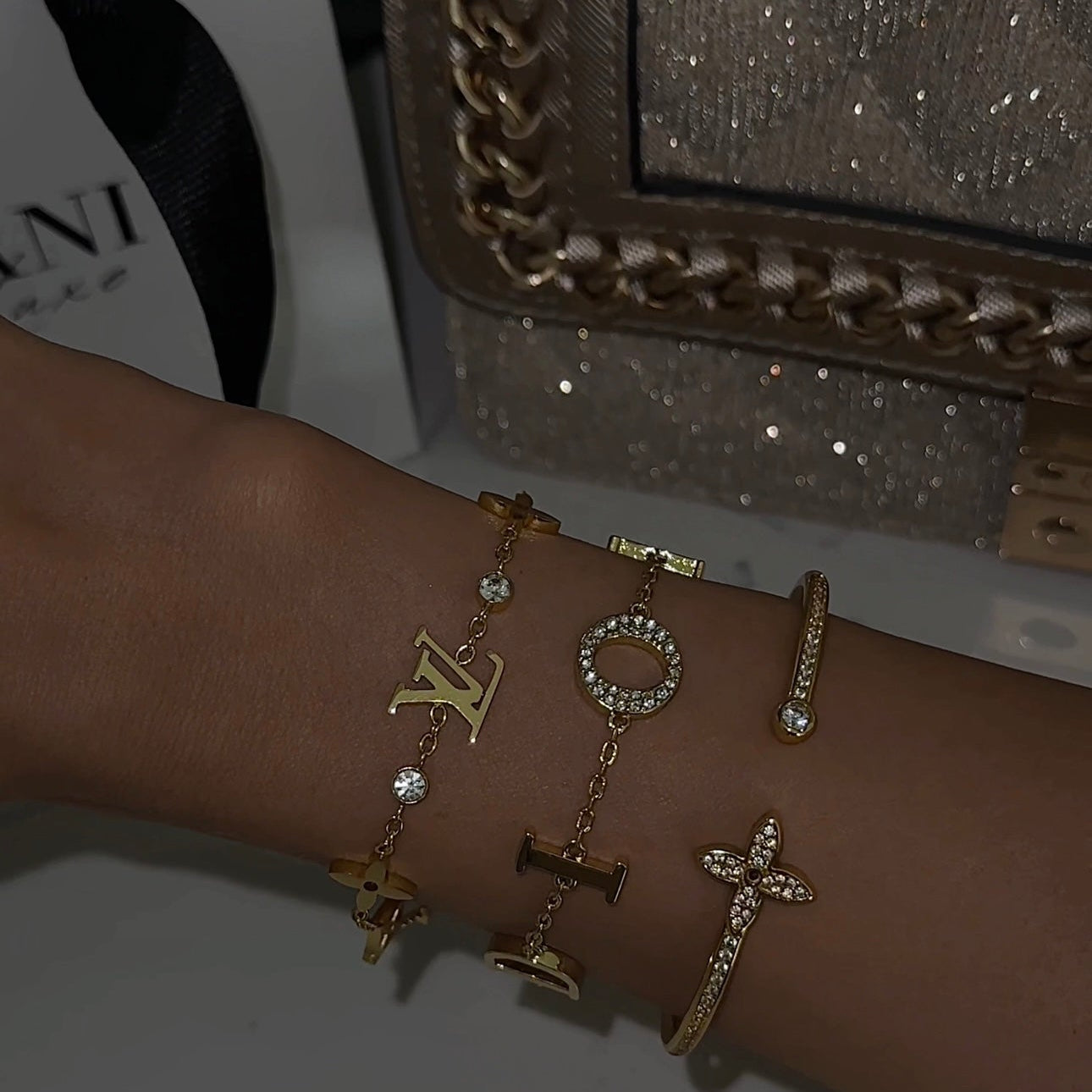 EXCLUSIVO | Pulsera DR Dorada