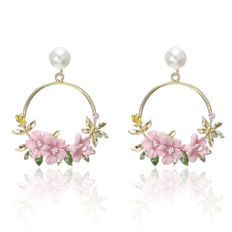 Boucles d’oreilles élégantes fleur en or avec perles