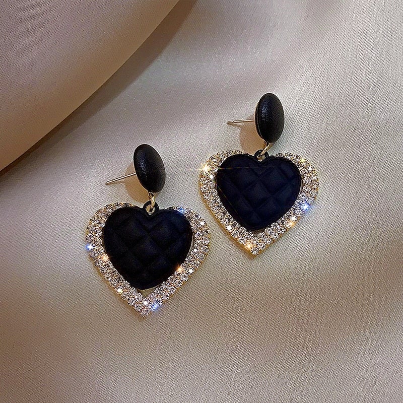 Pendientes de corazón negro en oro