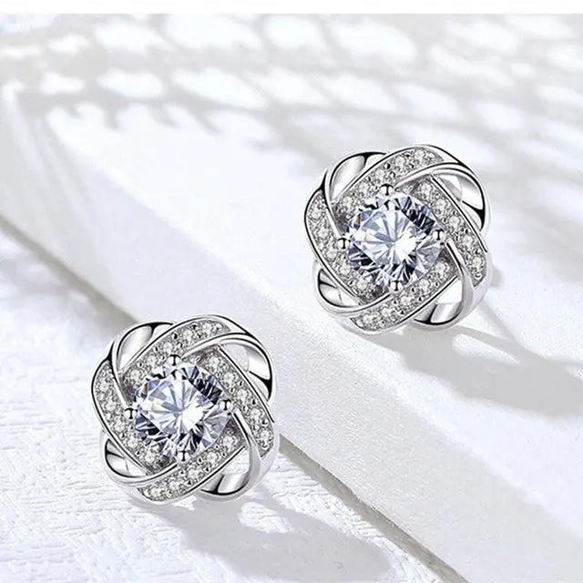 Boucles d’oreilles clous florales en spirale en or avec cristal