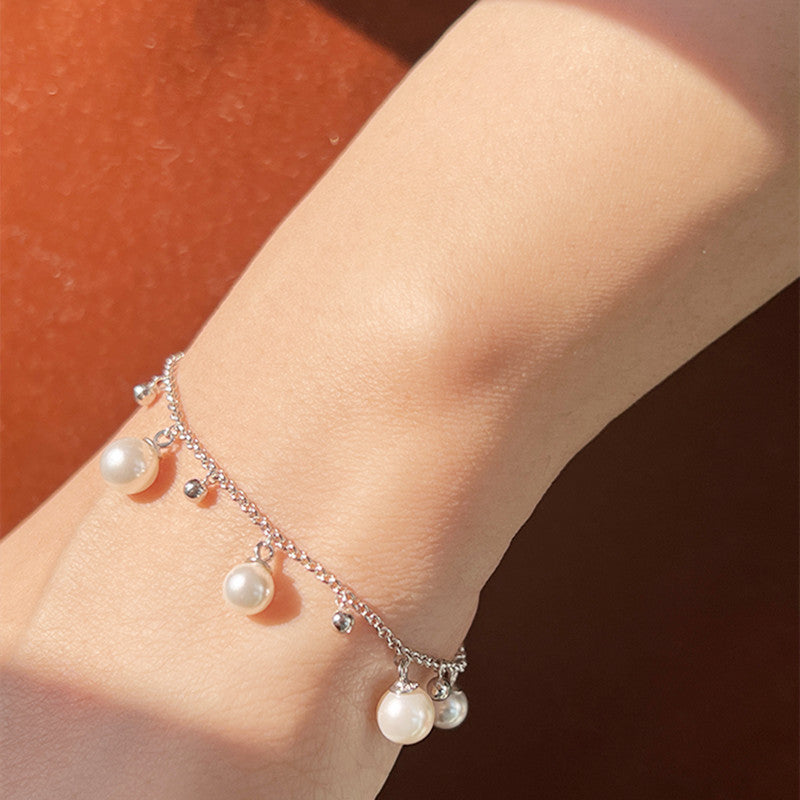 Pulsera elegante con margaritas